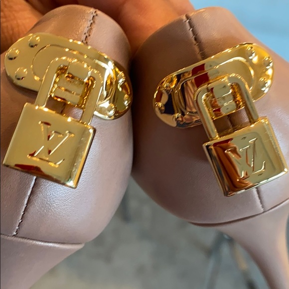 Nude/blush color Louis Vuitton heels. - Picture 7 of 7